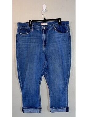 Signature by Levi Strauss Women's Mid-Rise Capri Jeans W35 Light Wash